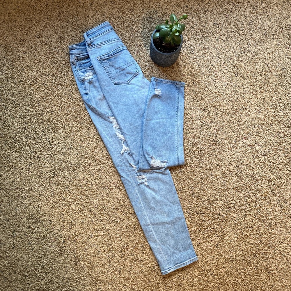 American Eagle “Mom Jean”
